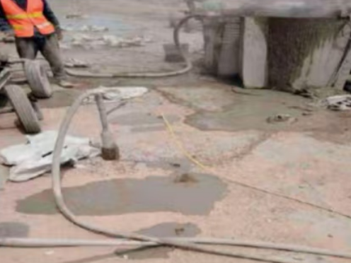 港南水泥混凝土路面板底注浆技术 路面脱空注浆整治方案